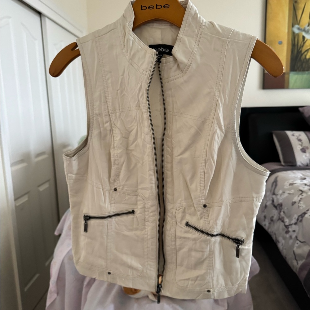 Bebe Women's Off-White Zippered Vest